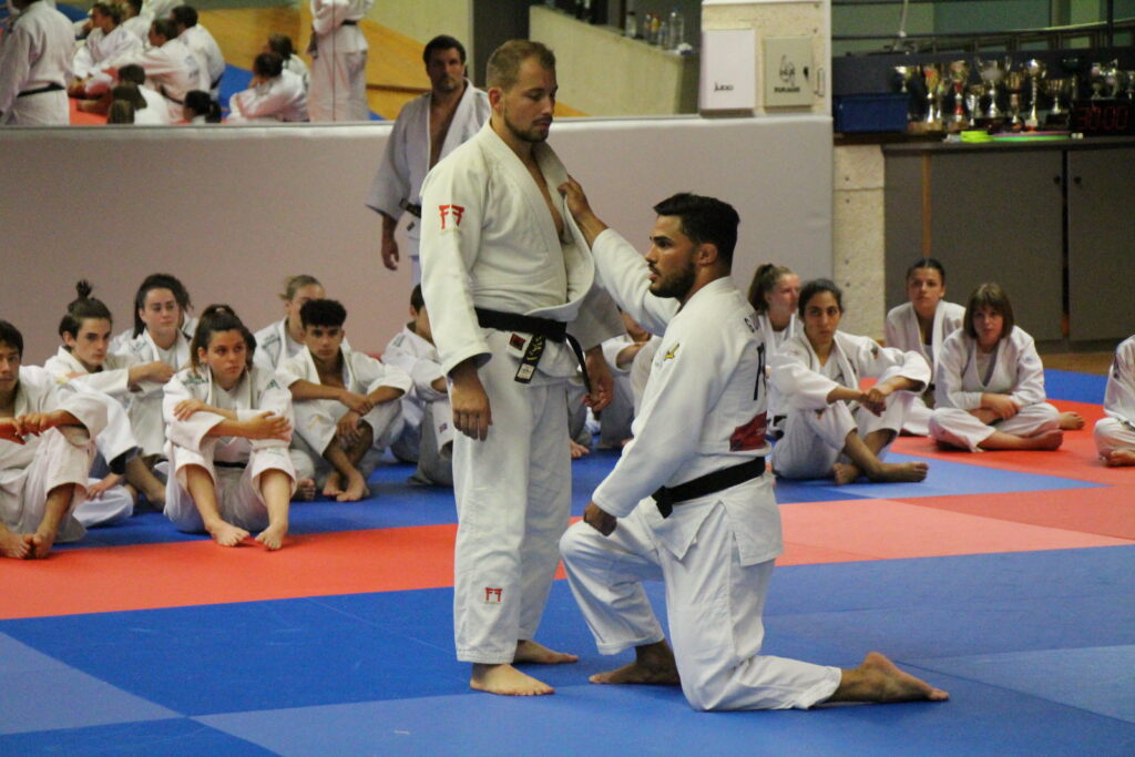 florian-labouri-judoka-romanais-a-assiste-le-champion-olympique-durant-l-entrainement-photo-le-dl-jeremy-perraud-1632499464