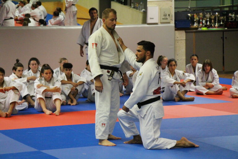 Florian Labouri Judoka Romanais A Assiste Le Champion Olympique Durant L Entrainement Photo Le Dl Jeremy Perraud 1632499464